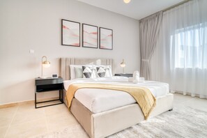 1 soveværelse, pengeskab på værelset, strygejern/strygebræt