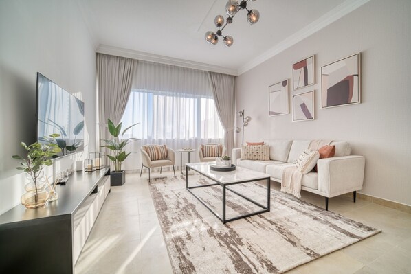 TV - Opulent 1BR at MAG 218 Dubai Marina by Deluxe Holiday Homes (Dubai)