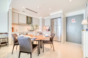 Dining - Splendid 2BR at Sunrise Bay Tower 1 Emaar Beachfront Dubai Marina by Deluxe Holiday Homes (Dubai)