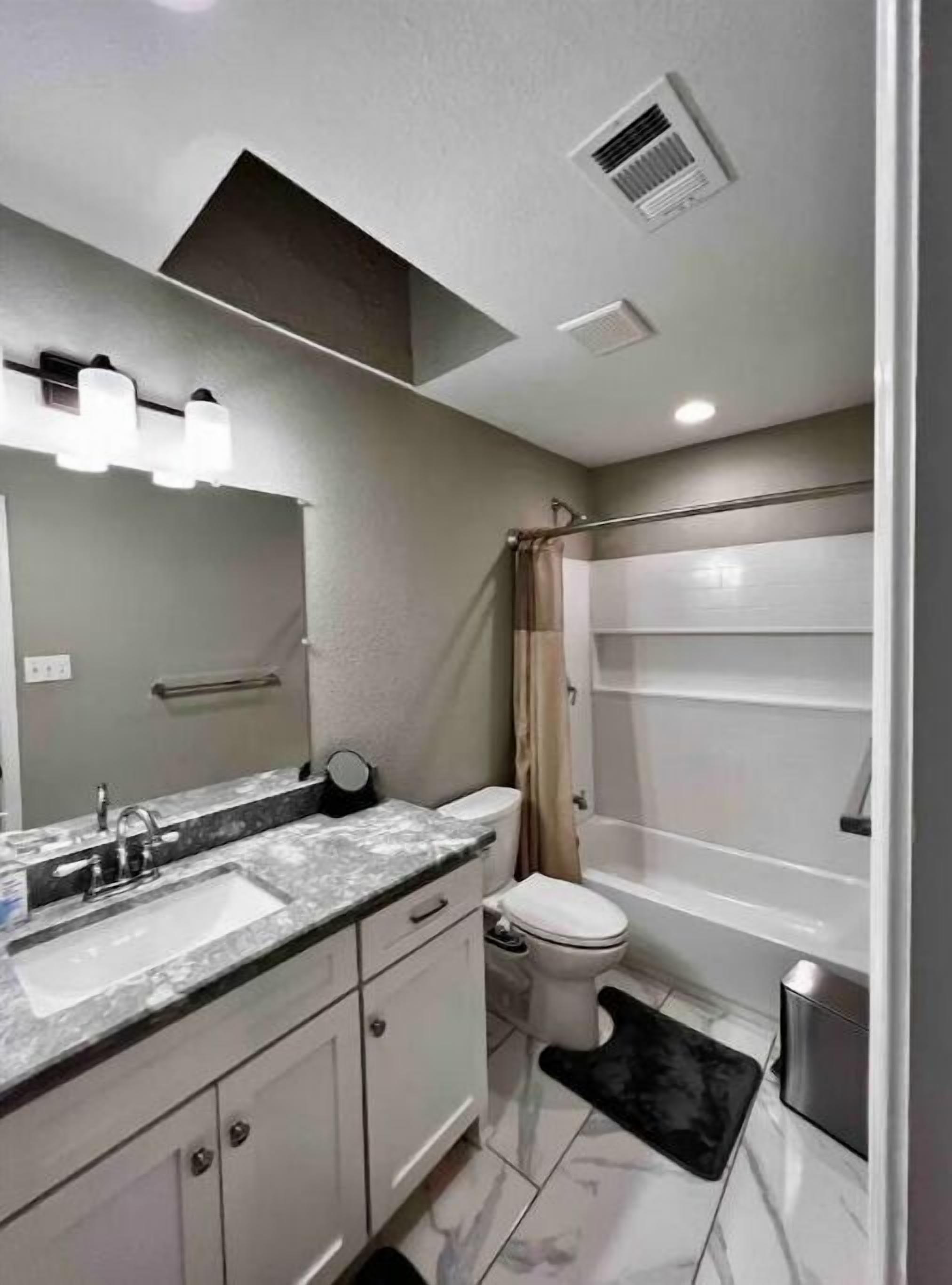 2 Bedroom Luxury Home.. Wooden Floors and Ceilings