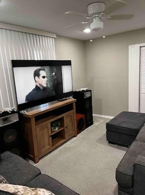 Living area - 2 Bedroom Luxury Home.. Wooden Floors and Ceilings (Dallas)