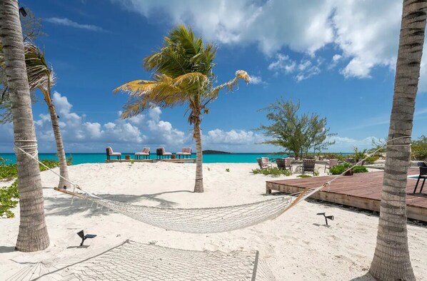 Am Strand, Liegestühle, Strandtücher