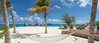  Pool, Beachfront Villa, 16 ppl, Chef, Boat tours, Starlink, BBQ