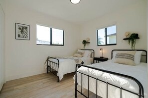 2 Schlafzimmer, Schreibtisch, Bügeleisen/Bügelbrett, kostenloses WLAN