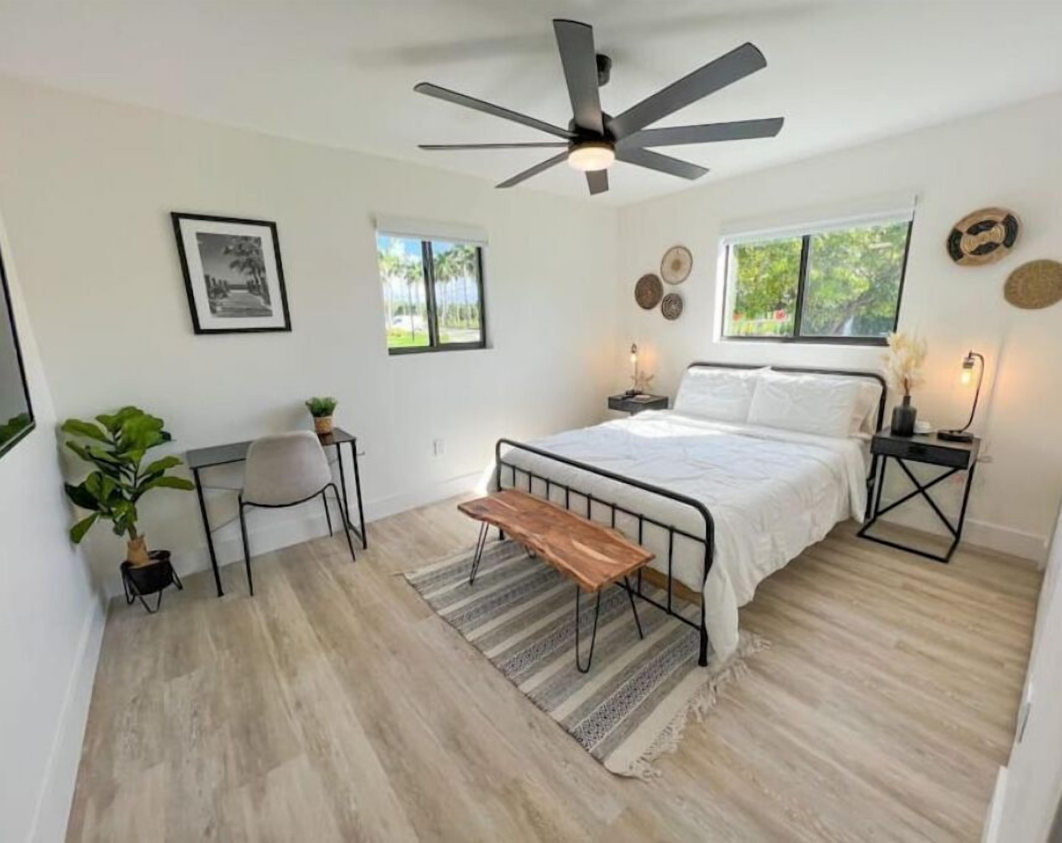 The Pass Through - Brand New 2 - 1 Modern Villa