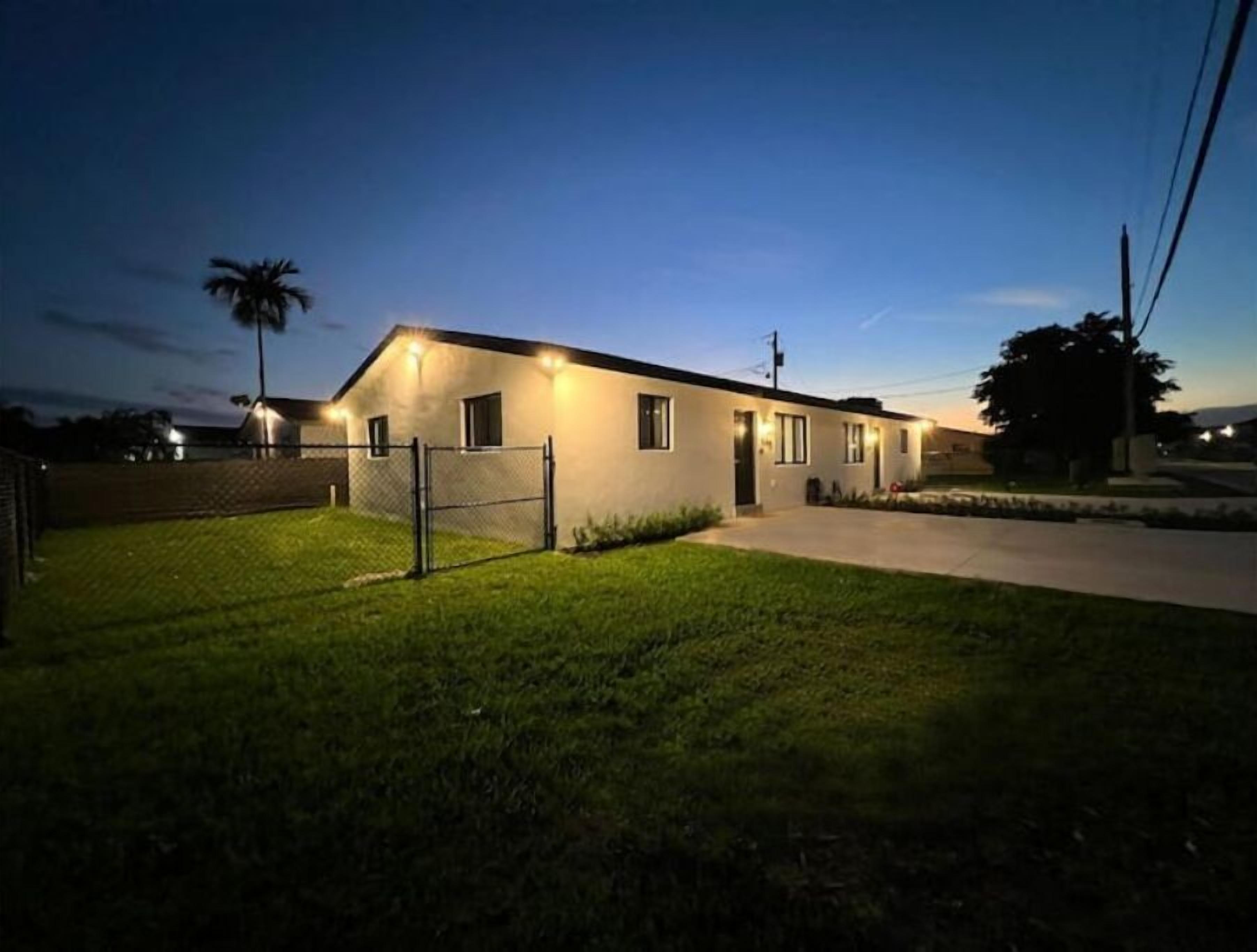 The Pass Through - Brand New 2 - 1 Modern Villa