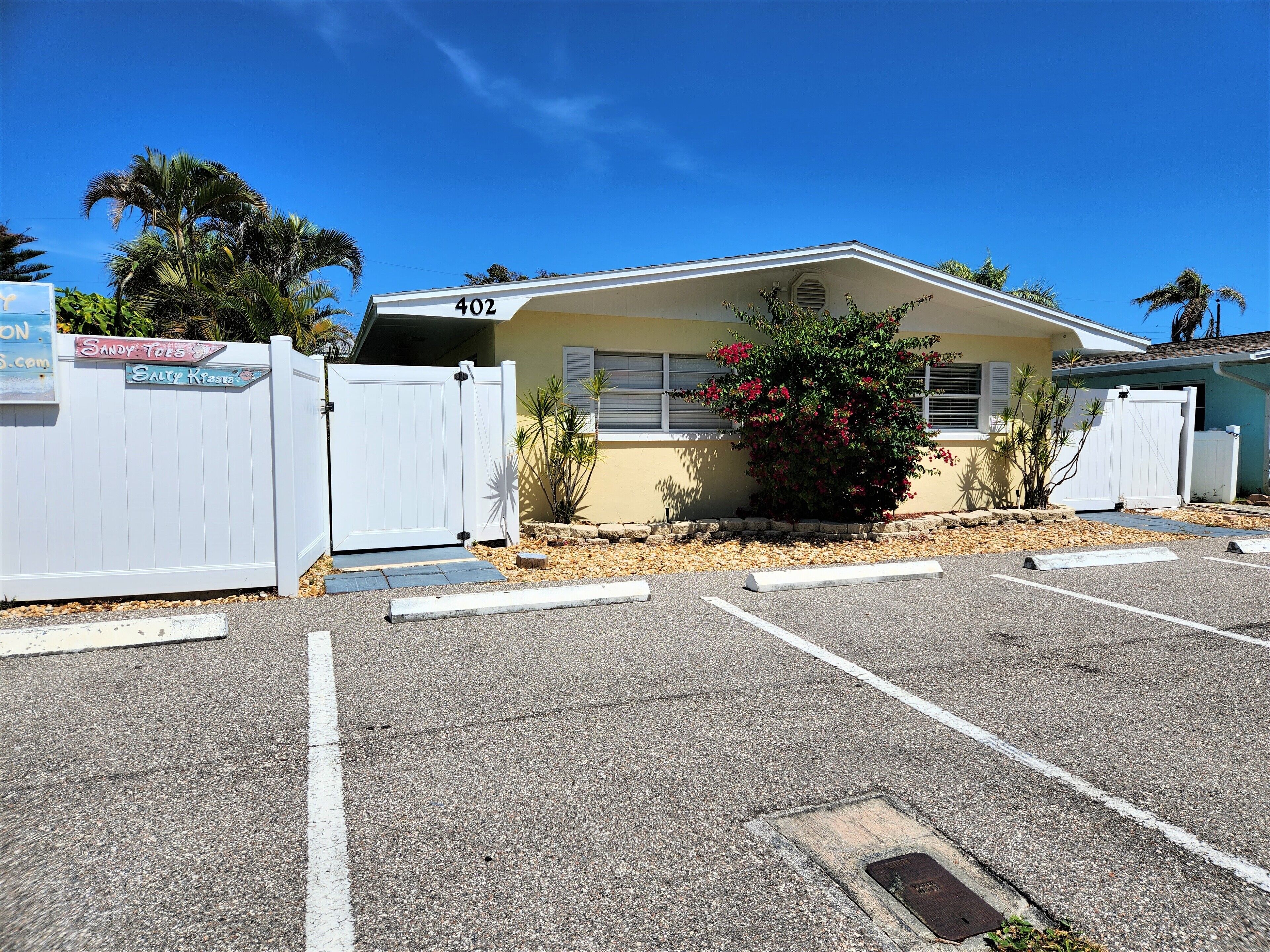 Large House Near Beach - 5br, 4ba, Sleeps 14 (402)