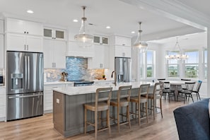 Fridge, microwave, oven, stovetop - The Bombshell- Ocean Isle Beach (Ocean Isle Beach)