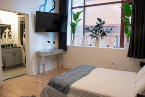 2 bedrooms, desk, iron/ironing board, free WiFi
