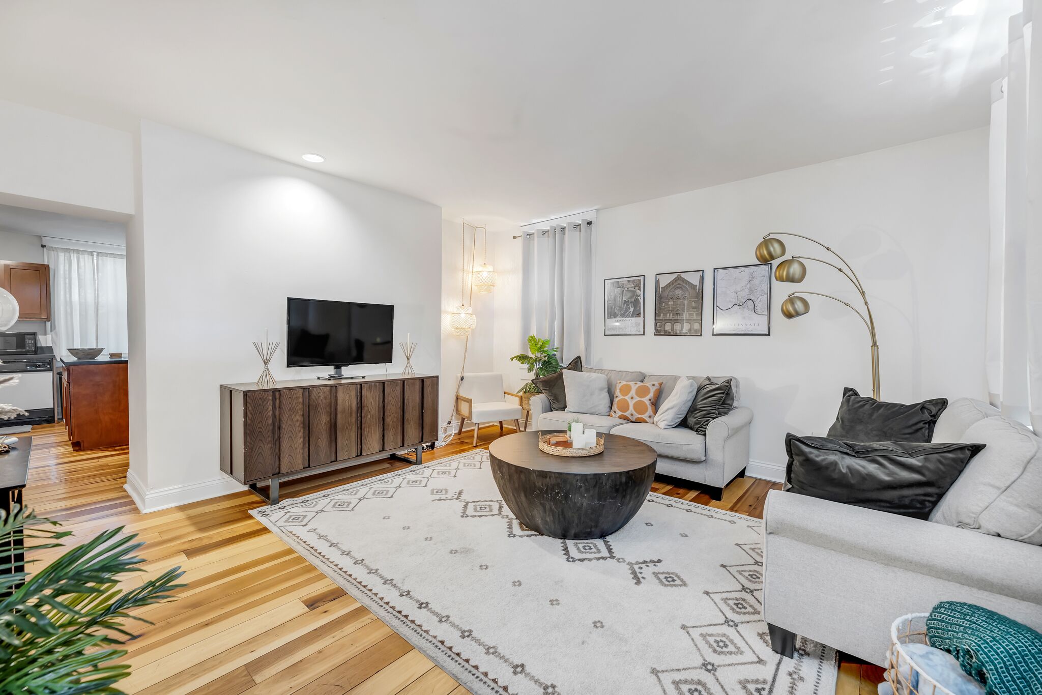 City View Oasis: Downtown with 3 FREE Parking Spots & 3 Balconies!