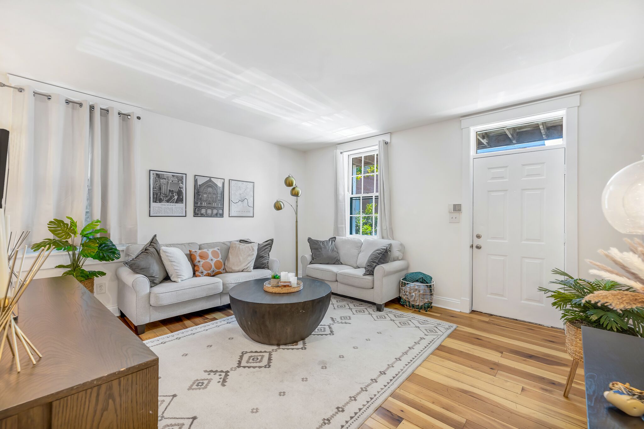 City View Oasis: Downtown with 3 FREE Parking Spots & 3 Balconies!