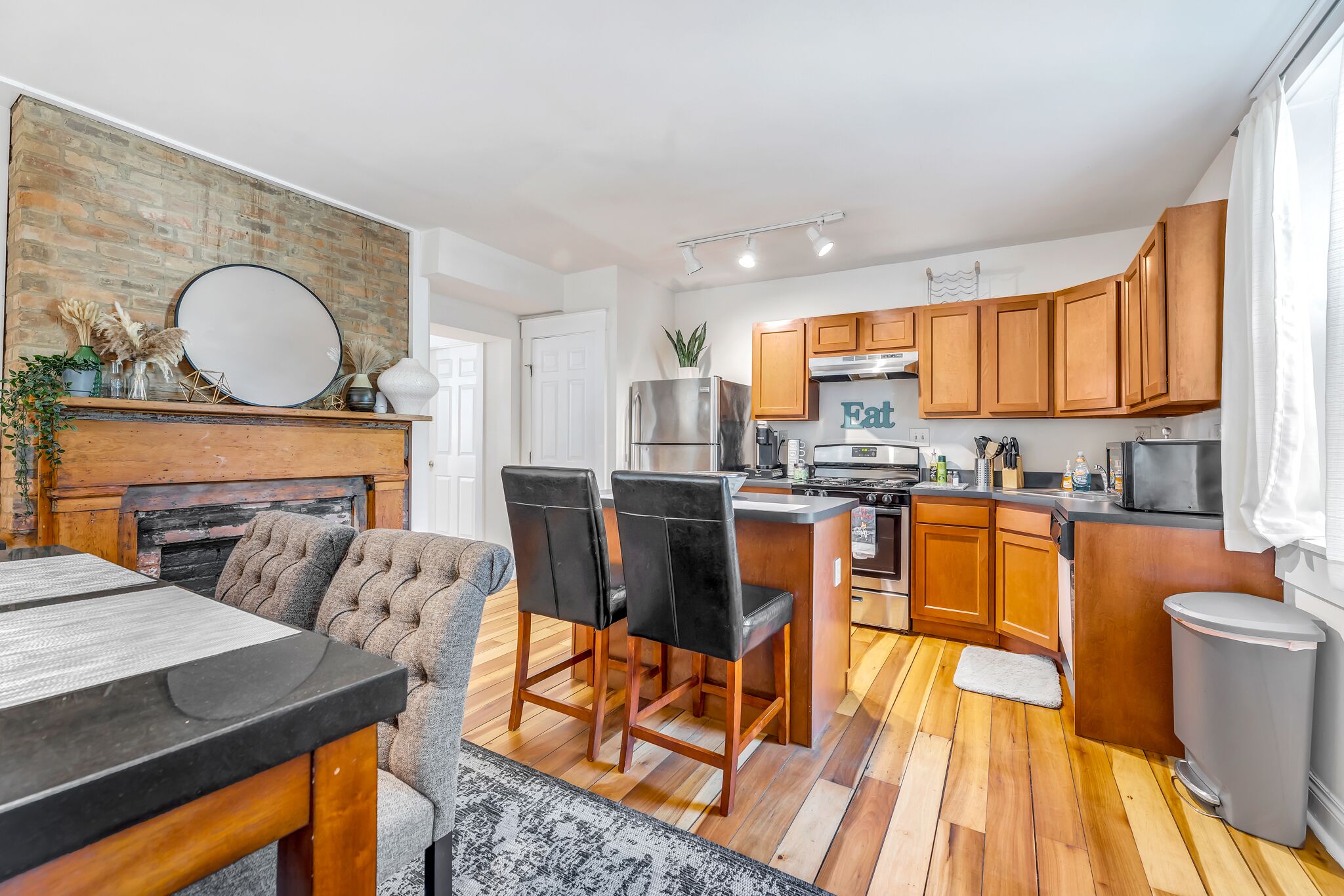 City View Oasis: Downtown with 3 FREE Parking Spots & 3 Balconies!