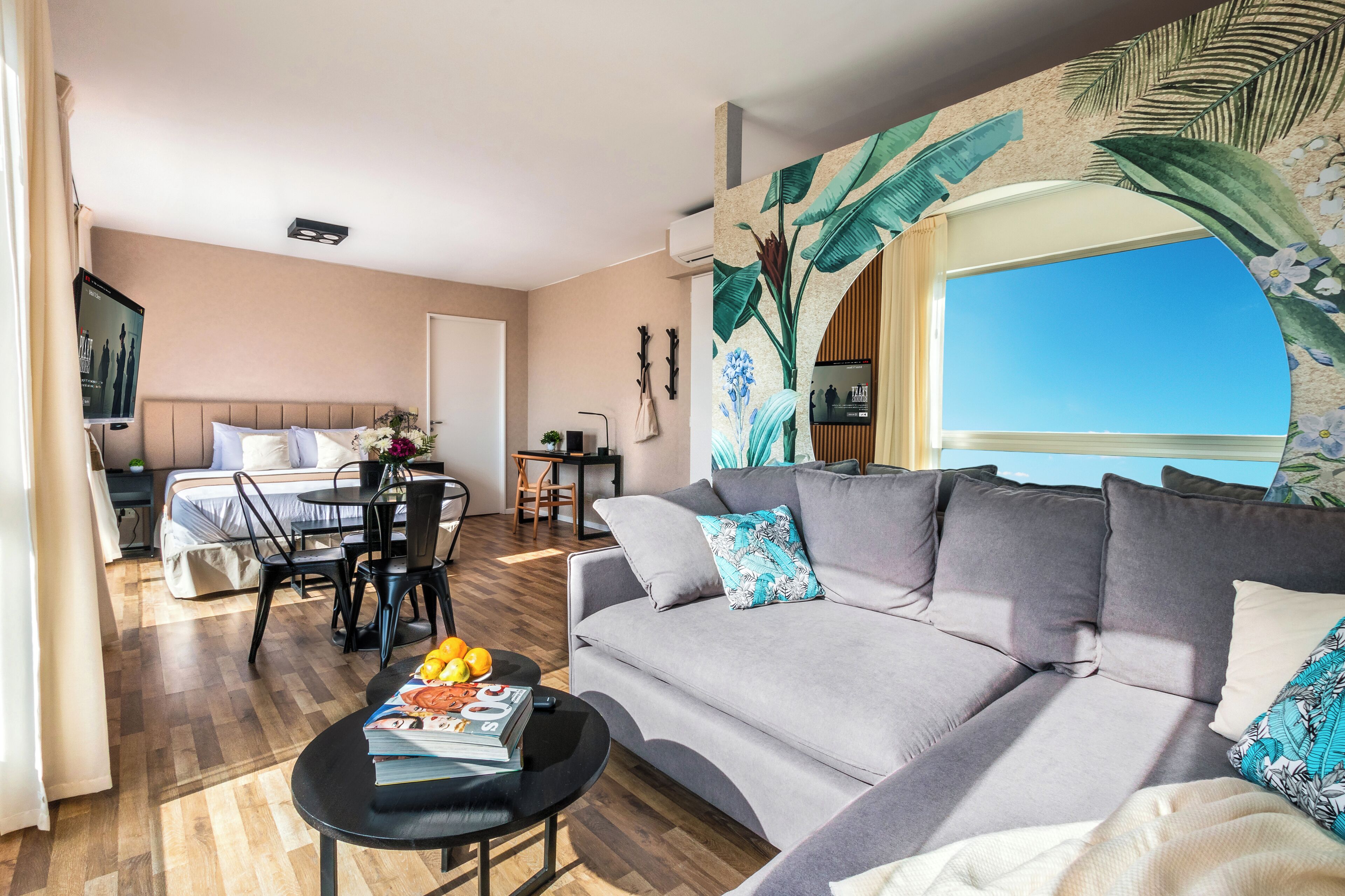 Studio | 1 bedroom, in-room safe, desk, laptop workspace