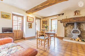 2 bedrooms, internet