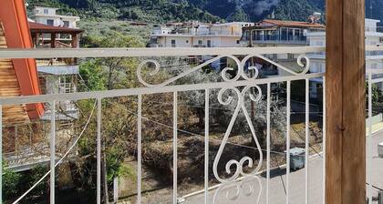 Ανακαινισμένο loft,2ου ορόφου,θέα στη θάλασσα και το βουνό,150μ από την θάλασσα.