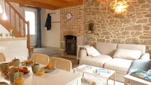 TV, fireplace