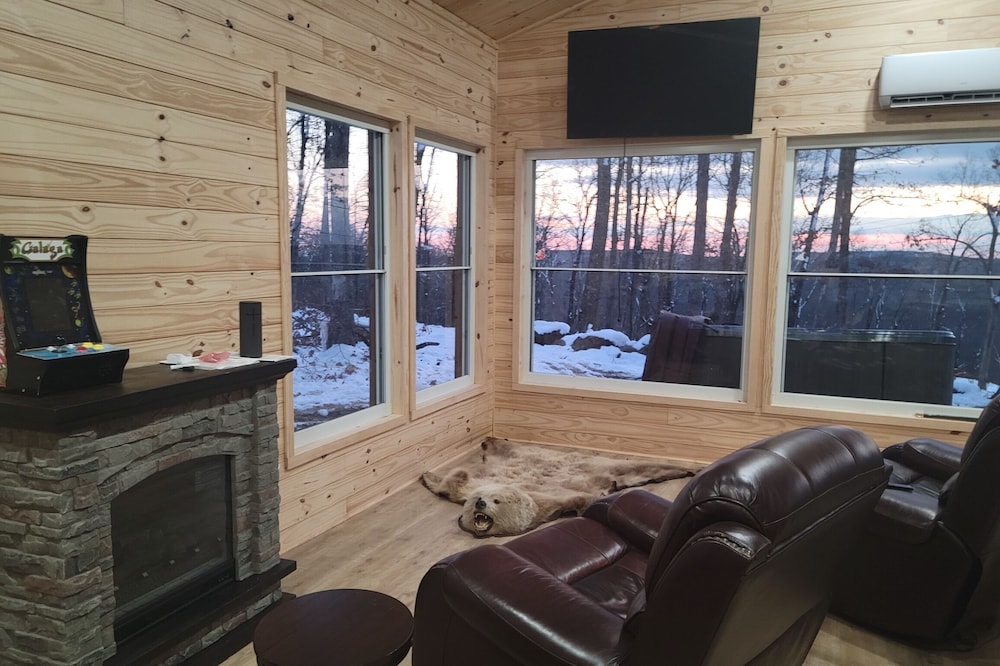 Mountain Cabin With Amazing View and Private Hot Tub