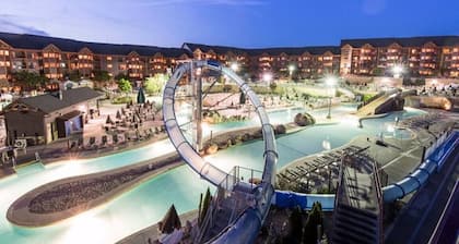 Glacier Canyon Water Park 2BR book instantly!