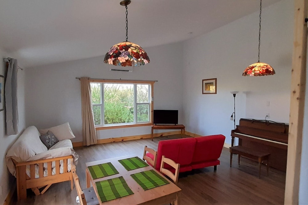 Beautiful Home on Sunny Acreage w/full bath & nearby ocean