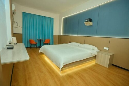 Junyi Chain Hotel (Hengyang Hengshan Scenic Area Entrance)