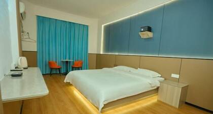 Junyi Chain Hotel (Hengyang Hengshan Scenic Area Entrance)