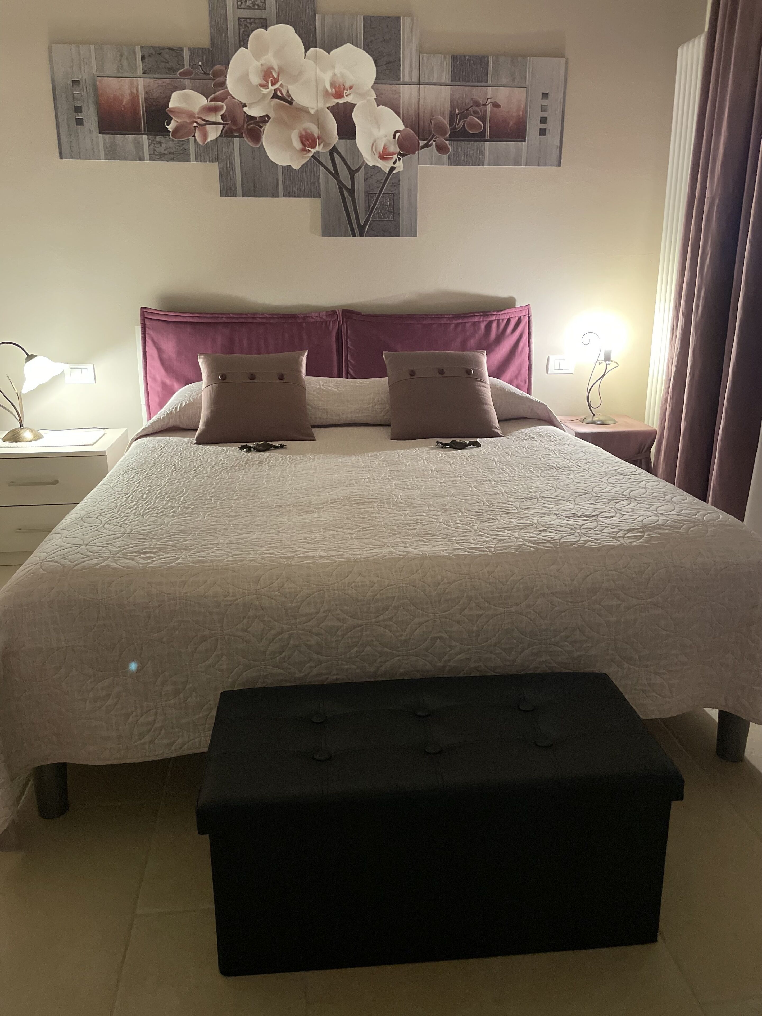 1 Schlafzimmer, Zimmersafe, Schreibtisch, Bügeleisen/Bügelbrett