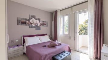 1 Schlafzimmer, Zimmersafe, Schreibtisch, Bügeleisen/Bügelbrett