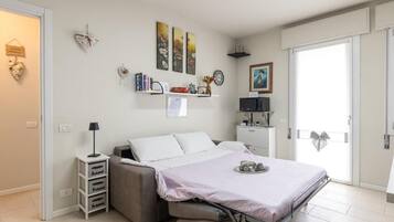 1 bedroom, in-room safe, desk, iron/ironing board