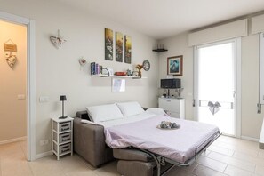 1 bedroom, in-room safe, desk, iron/ironing board