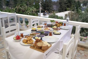 Breakfast area - ASPAT HOTEL BODRUM - Beach Restaurant (Bodrum)