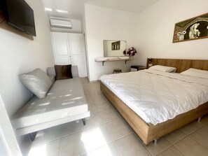 标准双人房 | 迷你吧、办公桌、隔音、免费 WiFi