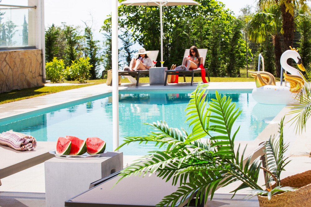 Villa Grande Casa with Pool - Mea Terra Villas