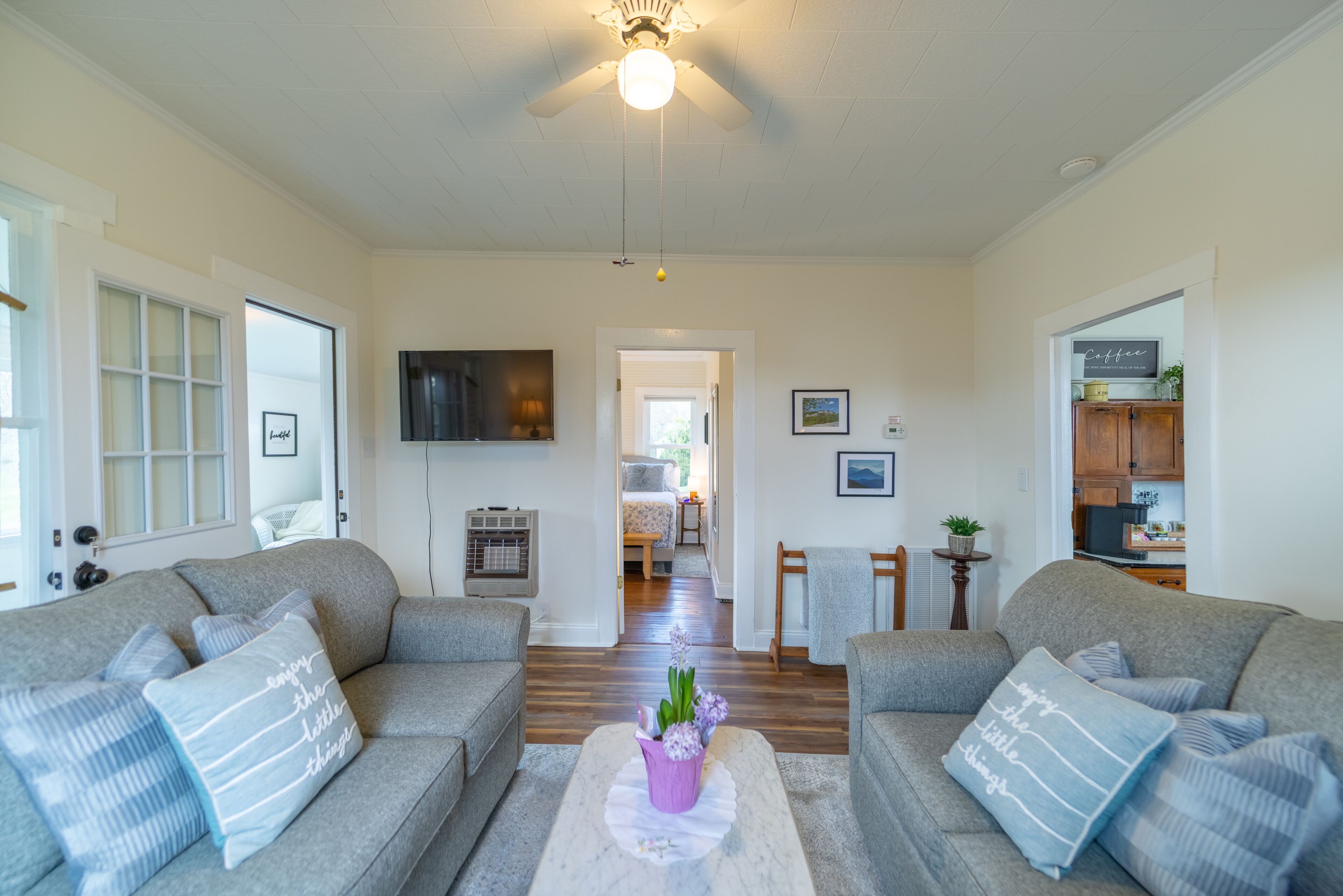 Five Minute Walk from Downtown Sparta!