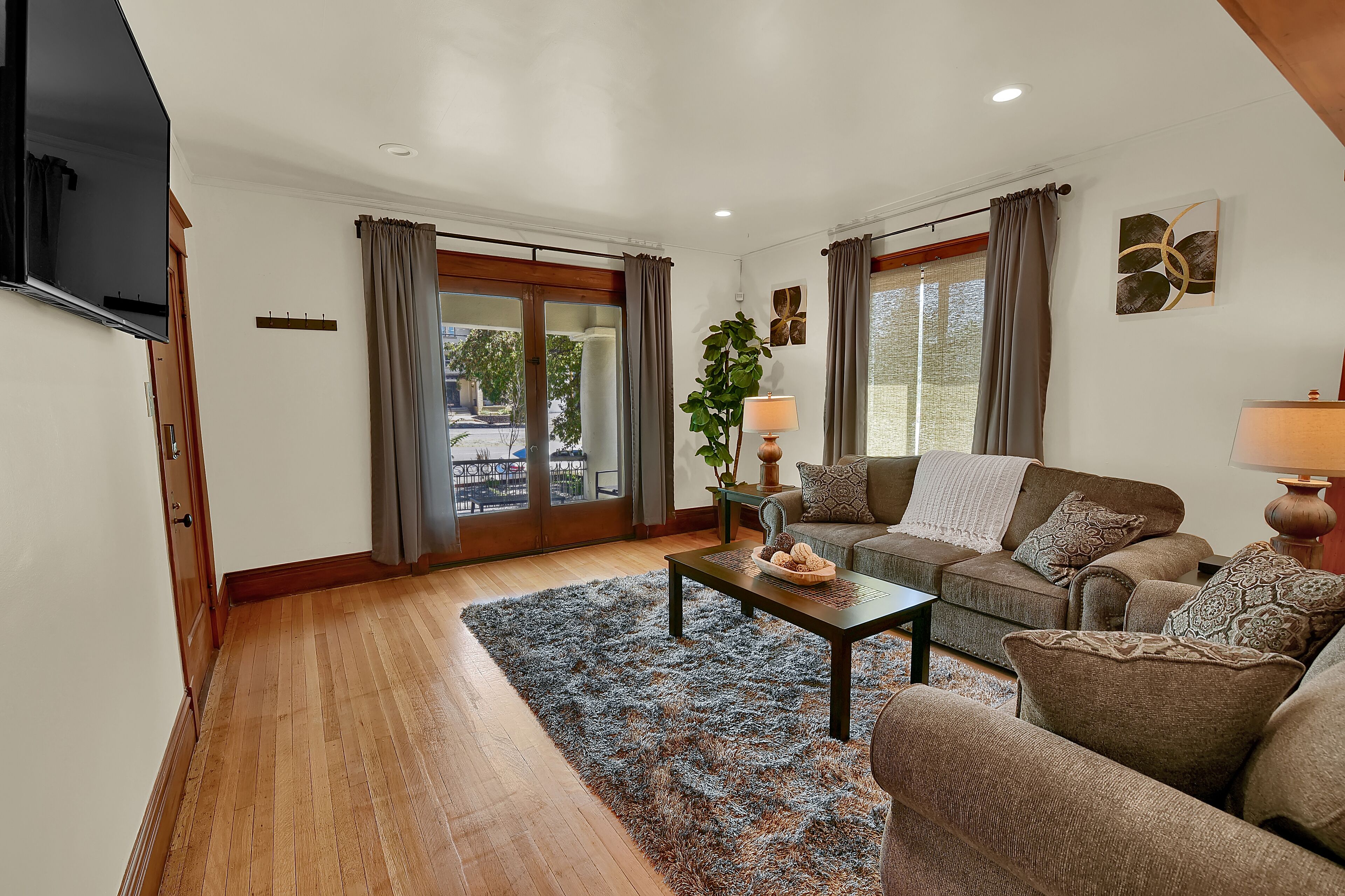 *2bed 1bath*Fast Internet*