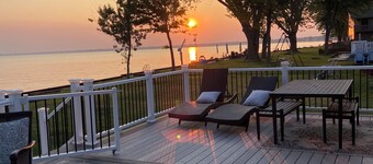 Enjoy Beautiful Sunsets at this Lake House w a HOT TUB, Boat Garage and Game Rm 