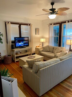 Téléviseur connecté, table de baby-foot