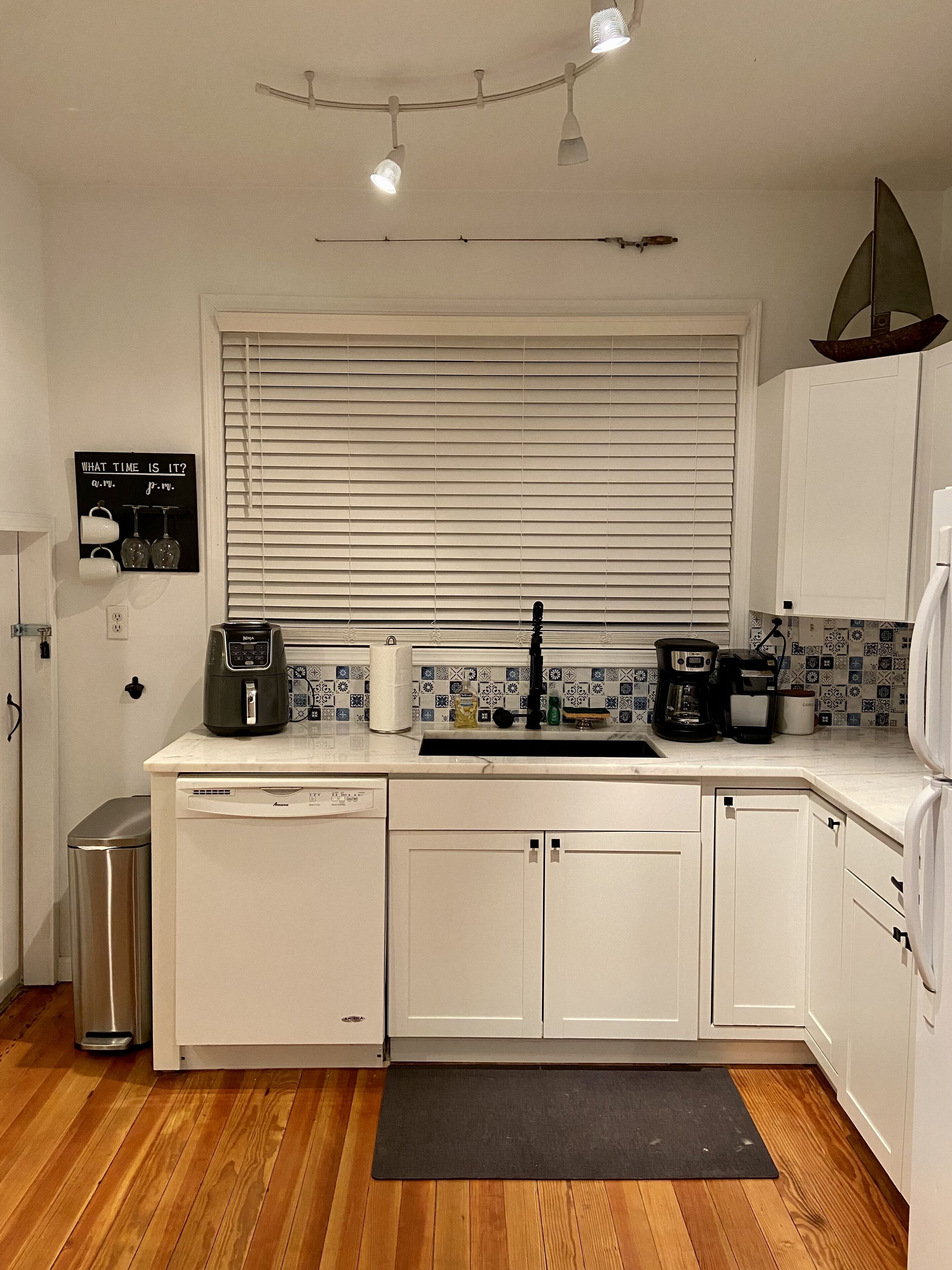 Enjoy Beautiful Sunsets at this Lake House w a HOT TUB, Boat Garage and Game Rm 