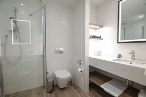 Bathroom shower - Hilton Garden Inn Ankara Cankaya (Ankara)