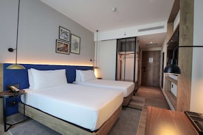 Camera familiare, 1 letto king, camere comunicanti | Insonorizzazione, ferro/asse da stiro