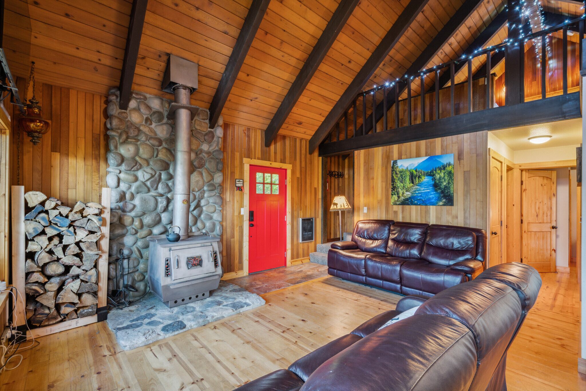 Hawkeye's Nest Cabin @ The Pineloch Sun Community