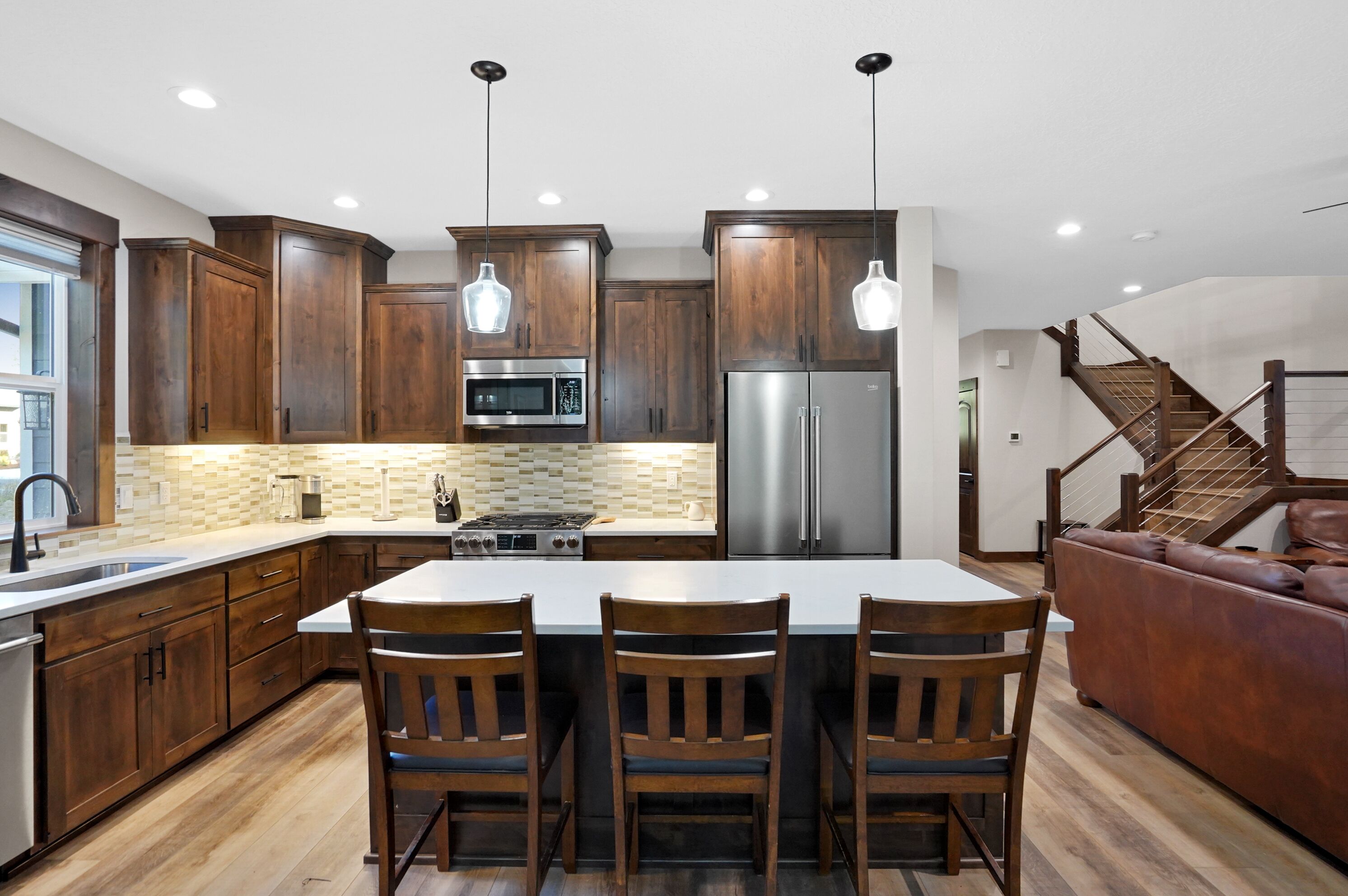 Cheerful 3 bedroom lake home w/ Hot tub