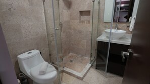 Luxury Studio | Bathroom | Shower, towels - MENESSE CONDOS (Tulum)