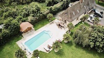 Piscina all'aperto, una piscina riscaldata