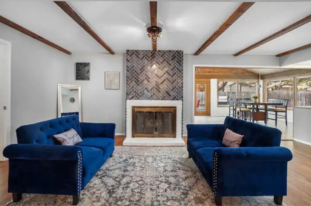 Smart-TV, Tischfußball, Computerbildschirme