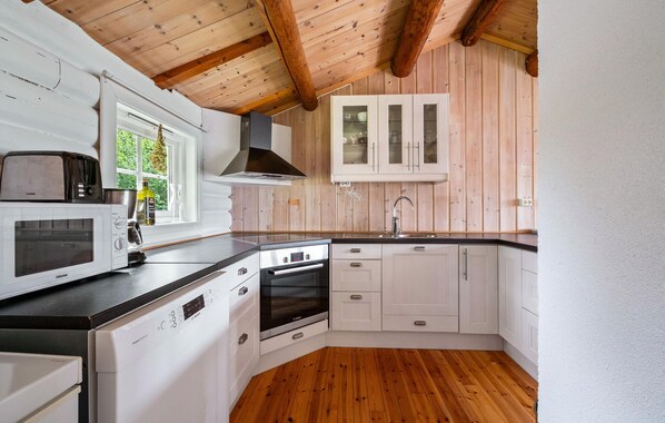 Réfrigérateur, four, plaque de cuisson, lave-vaisselle