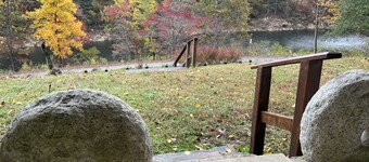Cabin with private lake access on Cedar Cliff Lake