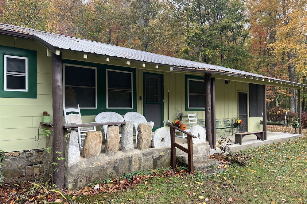 Cabin on Cedar Cliff Lake