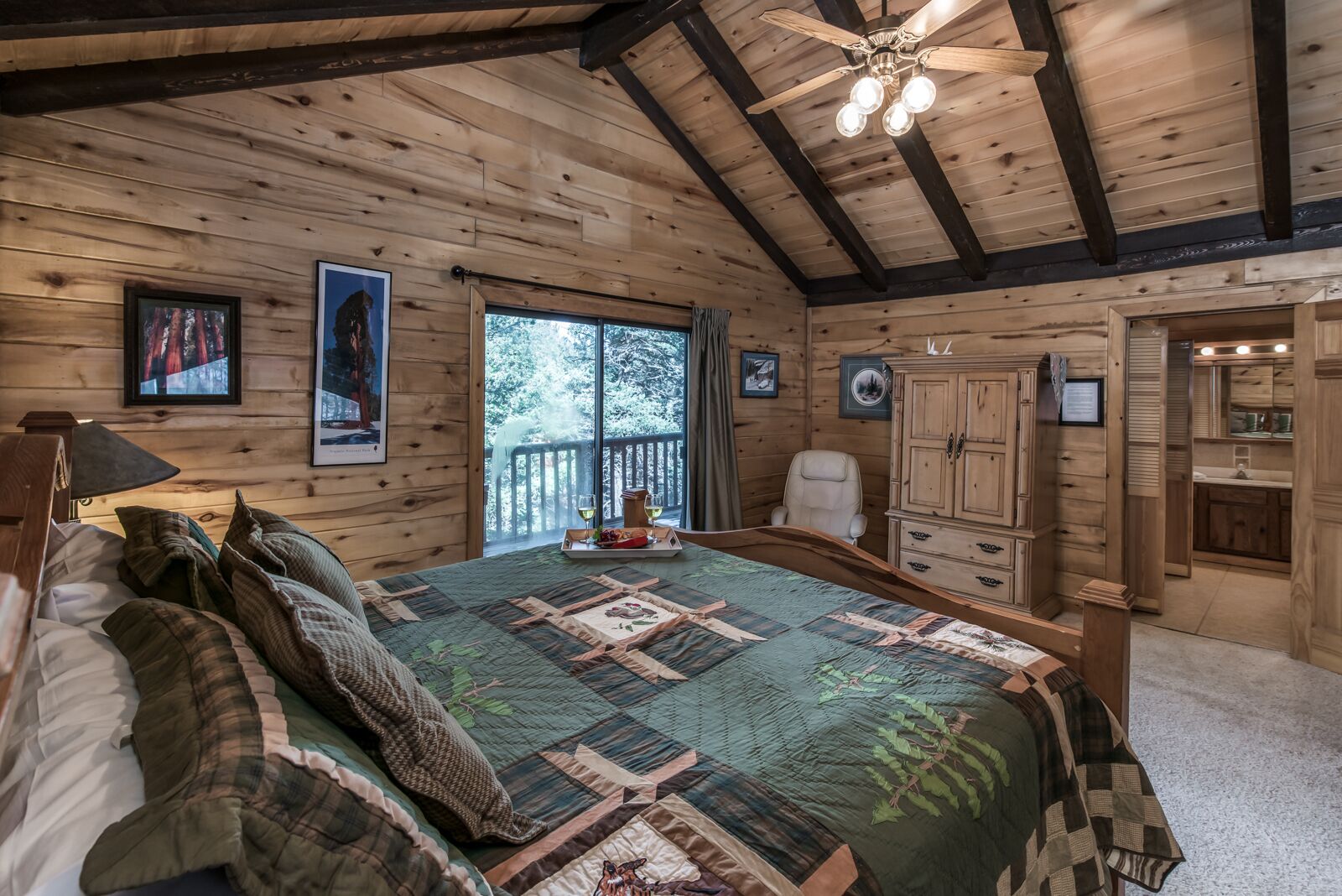 3 story 3700 sq ft log cabin - hot tub, game room, sunroom, fireplace in Ruidoso