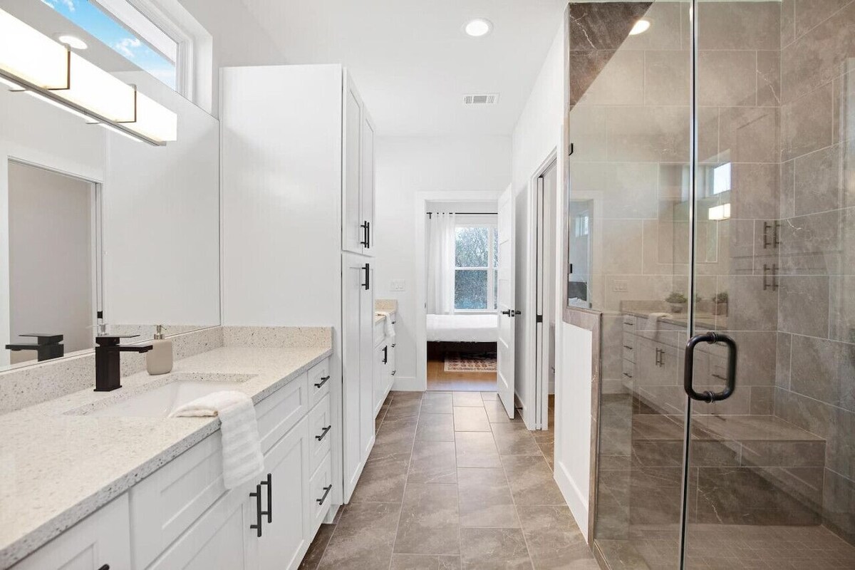 Photo 39 of Downtown Bliss: Modern 4-Bedroom Retreat w/Hot Tub