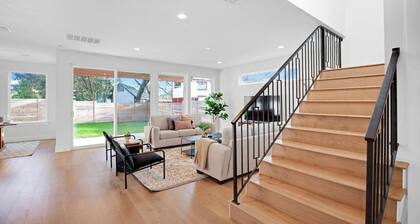 Downtown Bliss: Modern 4-Bedroom Retreat w/Hot Tub